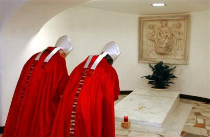 Los Cardenales honran a Juan Pablo II